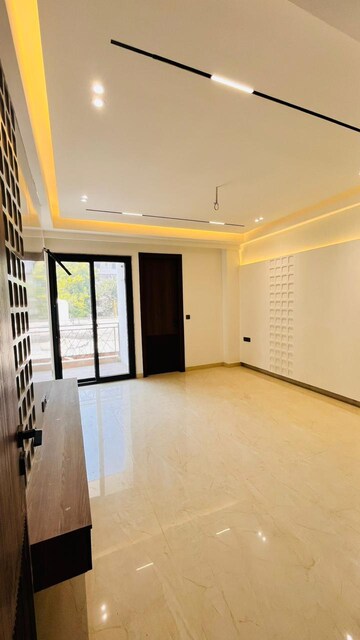 Room in 4 BHK Builder Floor at Ansal API Esencia, Sector 67 – for Sale
