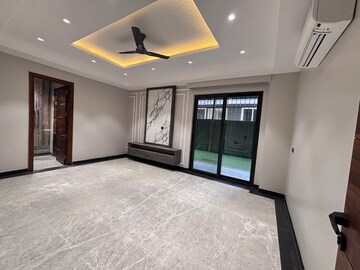 Room in 4 BHK Builder Floor at Uppal Southend, Sector 49 – for Sale