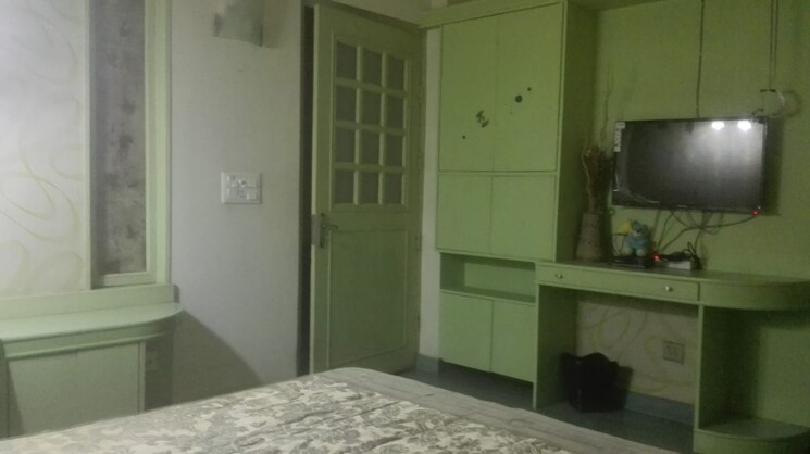 Room, priyadarshini vihar 4 Bedroom 153 Sq.Yd. Villa In Priyadarshini Vihar Delhi 7738439