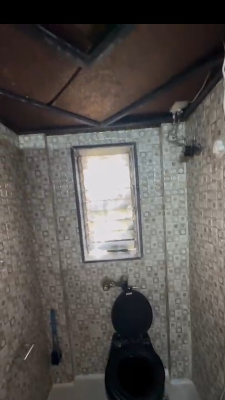 Bathroom, moru-mahal-apartment 2 Bedroom 500 Sq.Ft. Apartment In Pali Hill Mumbai 7738706