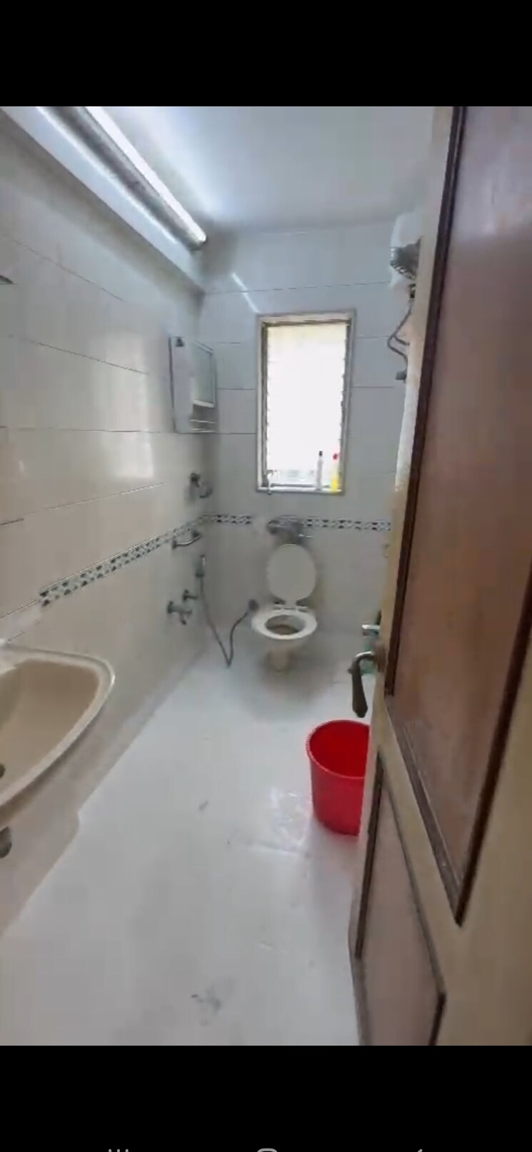 Bathroom, moru-mahal-apartment 2 Bedroom 500 Sq.Ft. Apartment In Pali Hill Mumbai 7738706