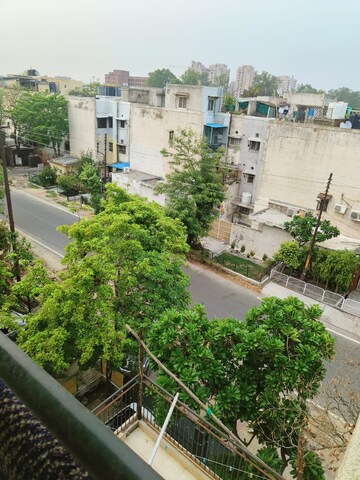 रेसिडेंशियल घर वर्ग फुट फॉर रेंट इन सेक्टर 25 नोएडा  7739789