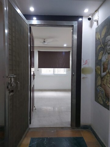 रेसिडेंशियल घर वर्ग फुट फॉर रेंट इन सेक्टर 25 नोएडा  7739789