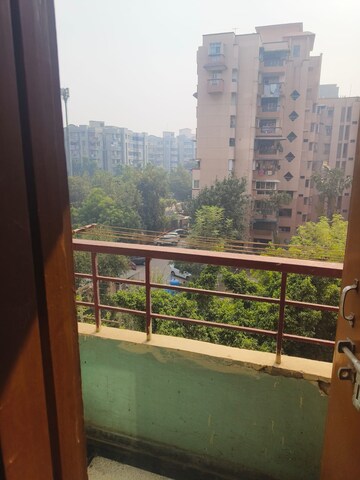 रेसिडेंशियल घर वर्ग फुट फॉर रेंट इन सेक्टर 25 नोएडा  7739789