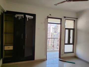 Room in 4 BHK Apartment at Army Sispal Vihar, Sector 49 – for Sale