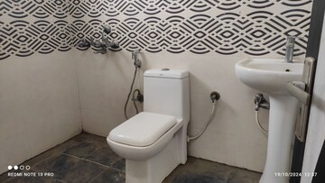 Bathroom in 3 BHK Apartment at Auric City Homes, Sector 82 – for Rent