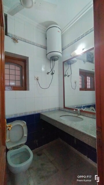 रेसिडेंशियल फ्लैट वर्ग फुट फॉर रेंट इन सेक्टर 7 द्वारका दिल्ली  7740097