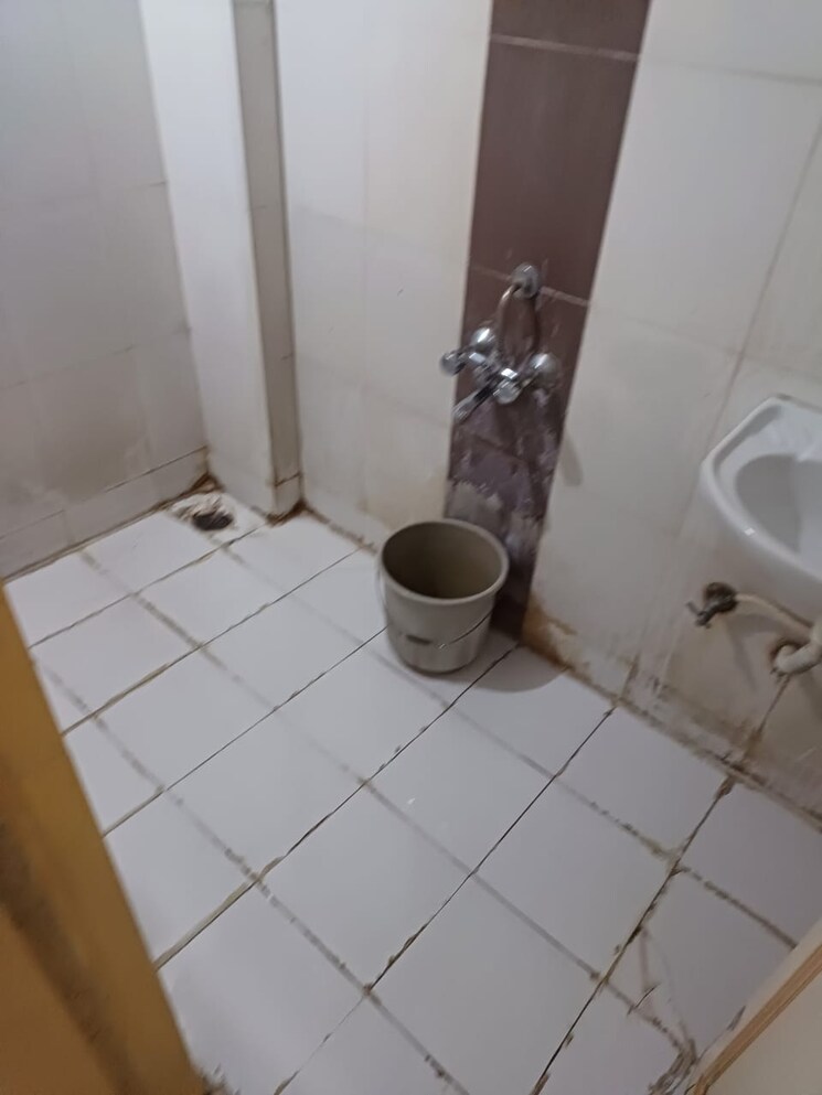 Bathroom, tulsi-homes-dhanori 1 Bedroom 610 Sq.Ft. Apartment In Dhanori Pune 7740553