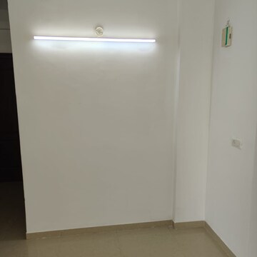 Room in 3.5 BHK Apartment at Omaxe Waterscapes, Sarsawan – for Sale