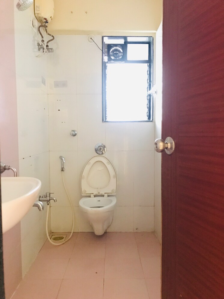 Bathroom, romell-empress 2 Bedroom 610 Sq.Ft. Apartment In Ic Colony Mumbai 7740668