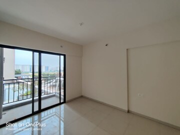 Room in 3 BHK Apartment at Mantra Montana Phase 6, Dhanori – for Rent