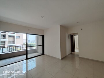 Room in 3 BHK Apartment at Mantra Montana Phase 6, Dhanori – for Rent