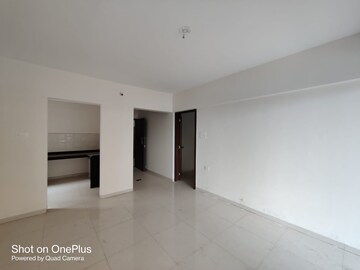 Room in 3 BHK Apartment at Mantra Montana Phase 6, Dhanori – for Rent