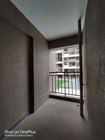 Room in 3 BHK Apartment at Mantra Montana Phase 6, Dhanori – for Rent