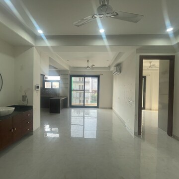 Kitchen in 3 BHK Builder Floor at BPTP Amstoria Country Floor , Sector 102 – for Sale
