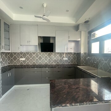 Kitchen in 3 BHK Builder Floor at BPTP Amstoria Country Floor , Sector 102 – for Sale