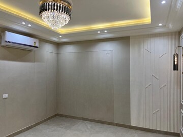 Room in 4 BHK Builder Floor at Sector 9 – for Sale