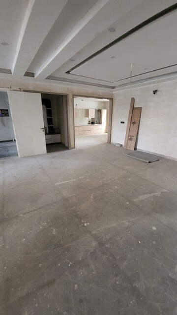 Room in 4 BHK Builder Floor at Sector 21c – for Sale