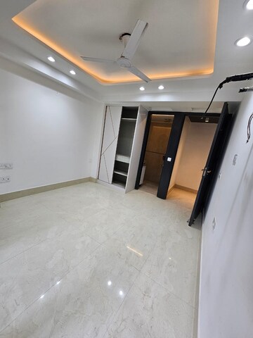 Room in 3 BHK Builder Floor at Dera Mandi – for Sale