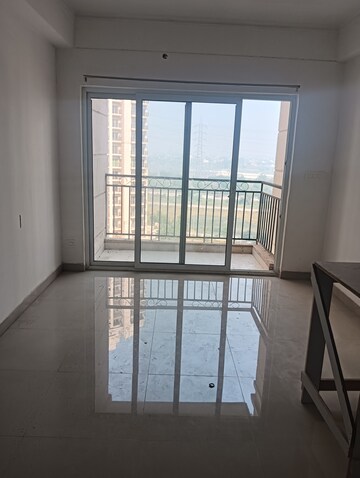 Room in 3 BHK Apartment at ATS Allure, Sector 22d Yamuna Expressway – for Sale