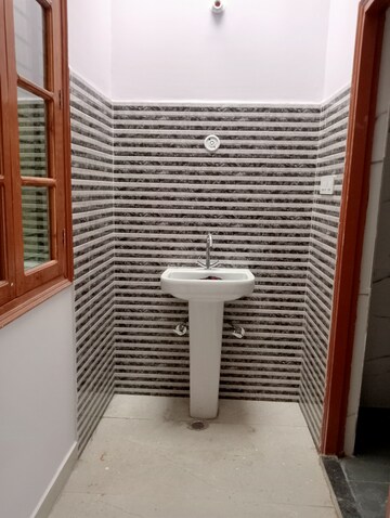 Bathroom in 3 BHK Villa at Gomti Nagar – for Sale