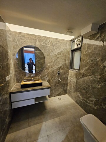 Furnished Amenities in 4 BHK Builder Floor at Dera Mandi – for Sale
