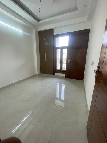 Room in 3 BHK Builder Floor at Vasundhara Sector 1 – for Sale