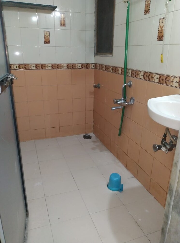 Bathroom, ujala-chs-airoli 1 Bedroom 900 Sq.Ft. Apartment In Airoli Sector 1 Navi Mumbai 7741400