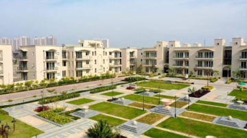 4 BHK Builder Floor – Exterior View View at BPTP Amstoria Country Floor, Sector 102 - for Sale