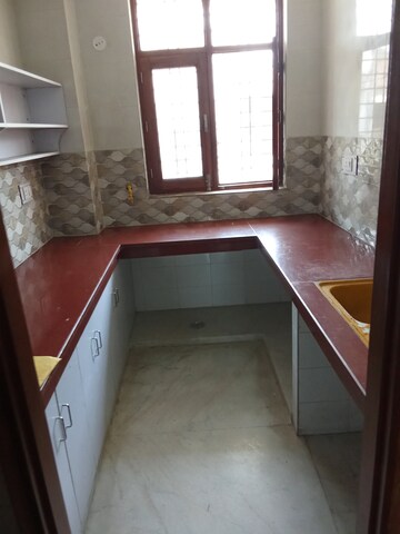 रेसिडेंशियल बिल्डर फ्लोर वर्ग फुट फॉर रेंट इन प्रीत विहार दिल्ली  7741924