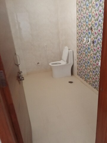 रेसिडेंशियल बिल्डर फ्लोर वर्ग फुट फॉर रेंट इन प्रीत विहार दिल्ली  7741924