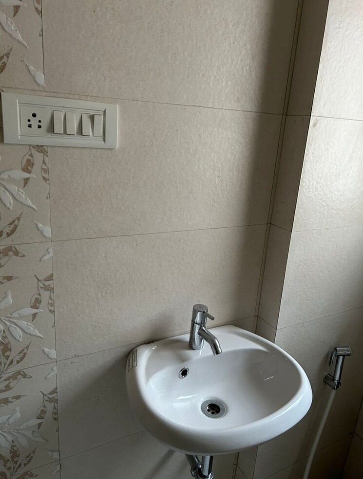 Bathroom, nav-dadar-chs 1 Bedroom 400 Sq.Ft. Apartment In Dadar West Mumbai 7742333