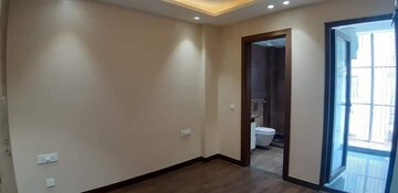 Room in 2 BHK Apartment at Supertech Cape Town, Sector 74 – for Sale
