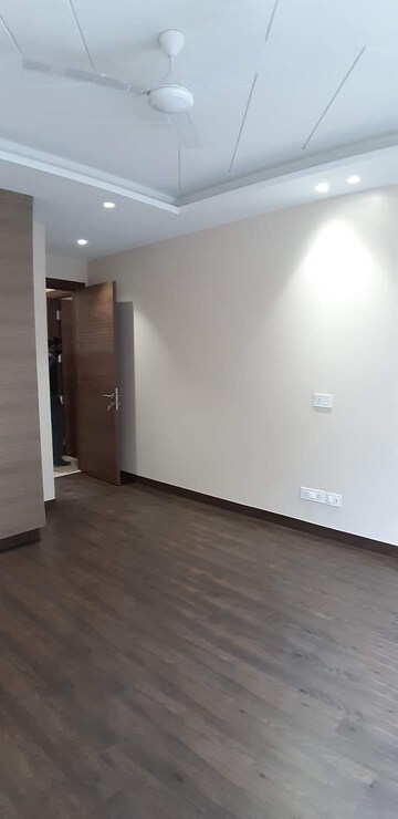 Room in 2 BHK Apartment at Supertech Cape Town, Sector 74 – for Sale