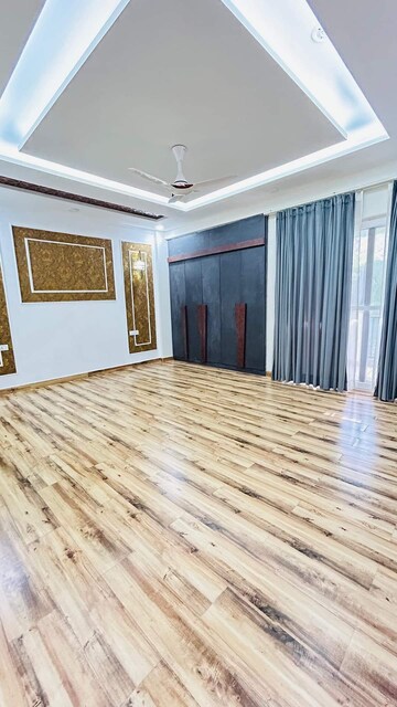 Bedroom in 4 BHK Builder Floor at Shalimar Bagh – for Rent