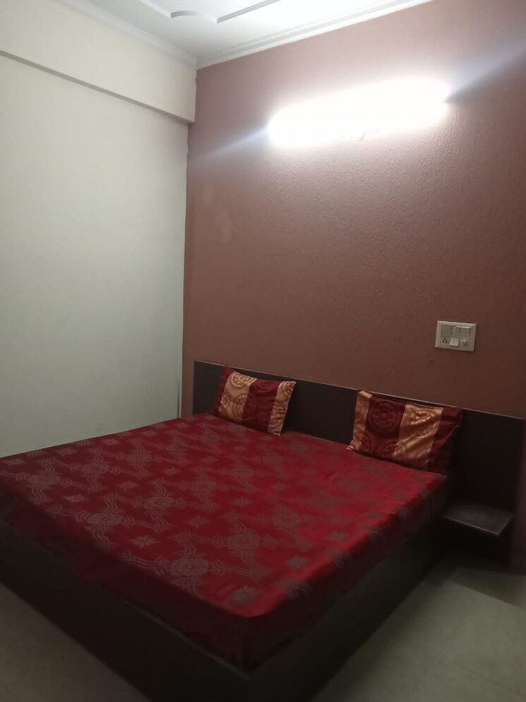Room, sector 56 Pg For Boys & Girls In Sector 56 7742487