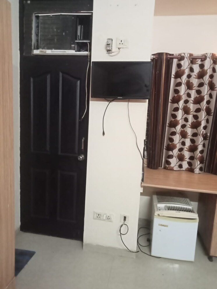 Room, sector 56 Pg For Boys & Girls In Sector 56 7742487