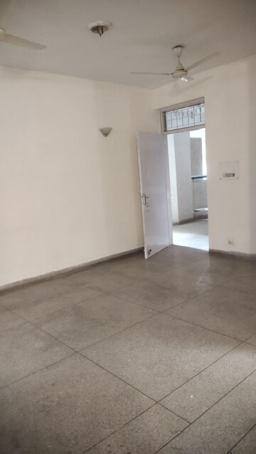 Furnished Amenities in 3 BHK Apartment at Devindar Vihar, Sector 56 – for Sale