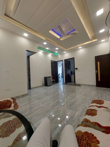 Bedroom in 4 BHK Apartment at Windsor Tower, Andheri West – for Sale