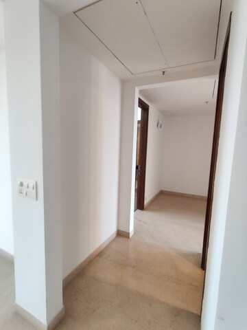 Room in 3 BHK Apartment at M3M Golf Estate, Sector 65 – for Sale