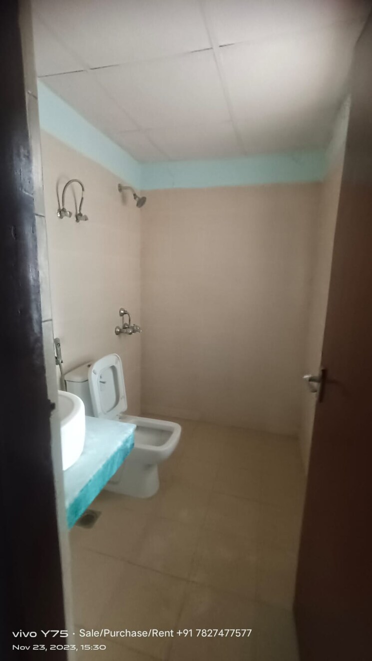 Bathroom, bptp-park-81 3 Bedroom 300 Sq.Yd. Apartment In Sector 81 Faridabad 7743075