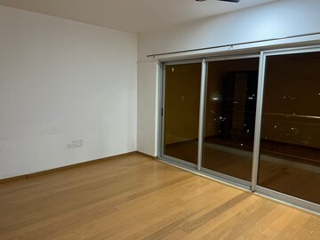 Room in 4 BHK Apartment at Emaar MGF Emerald Hills, Sector 65 – for Sale