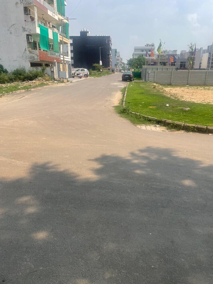  Parking, sector 85  350 Sq.Yd. Plot In Sector 85 Faridabad 7743244