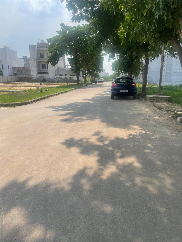  Parking, sector 85  350 Sq.Yd. Plot In Sector 85 Faridabad 7743244