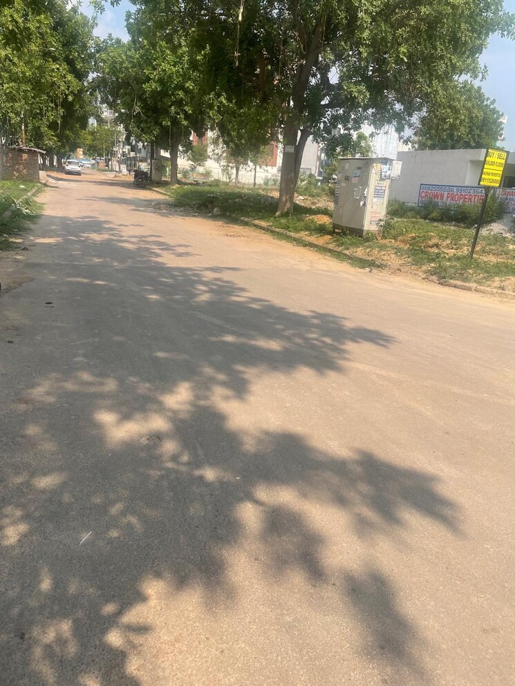  Parking, sector 85  350 Sq.Yd. Plot In Sector 85 Faridabad 7743244