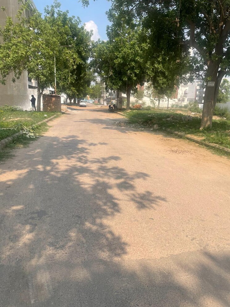  Parking, sector 85  350 Sq.Yd. Plot In Sector 85 Faridabad 7743244