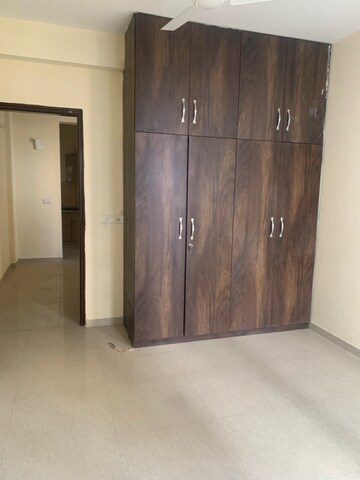 Room in 3 BHK Apartment at Omaxe R2, Sarsawan – for Sale