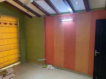 Room in 3 BHK Apartment at Umang Summer Palms, Sector 86 – for Sale