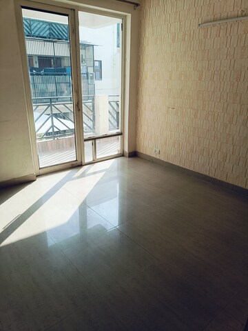 Room in 3 BHK Apartment at Umang Summer Palms, Sector 86 – for Sale