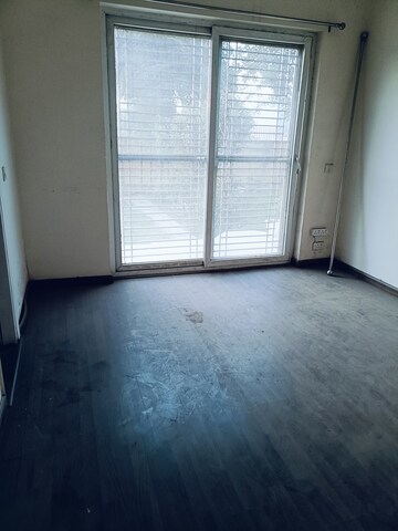 Room in 2.5 BHK Apartment at Omaxe Heights, Sector 86 – for Sale